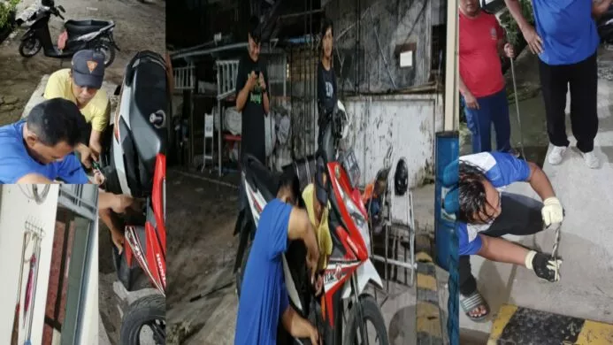 Damkar Cilacap Amankan Ular Masuk Motor