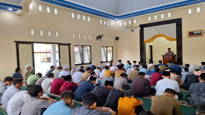 smp muhammadiyah 1 purwokerto gelar sholat jumat perdana di masjid umar bin khattab