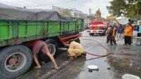Sebuah Truk Tronton Hampir Terbakar di Kroya