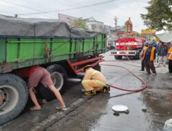 Sebuah Truk Tronton Hampir Terbakar di Kroya