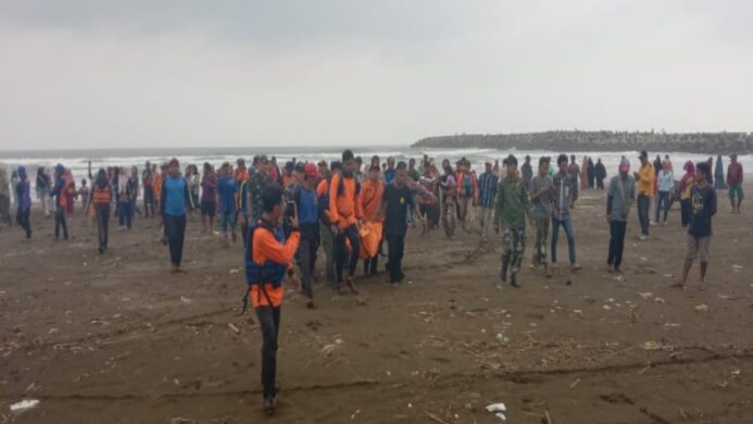 Remaja asal Pekuncen Banyumas yang terseret ombak Pantai Jetis ditemukan