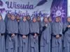 Santriwati Kelas VII melatunkan Matan Tuhfatul Atfal pada acara Wisuda dan Pelepasan Santri Angkat Ke-4 PontrenMu ‘Aasyiqul Qur’an Sirampog Brebes