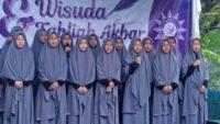 Lantunan Matan al-Ajurumiyah dan Tuhfatul Atfal Menggema di Arena Wisuda Santri