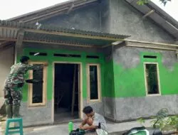 Berikan Nuansa Baru, Anggota Satgas TMMD Kodim Cilacap Melaksanakan Pengecatan