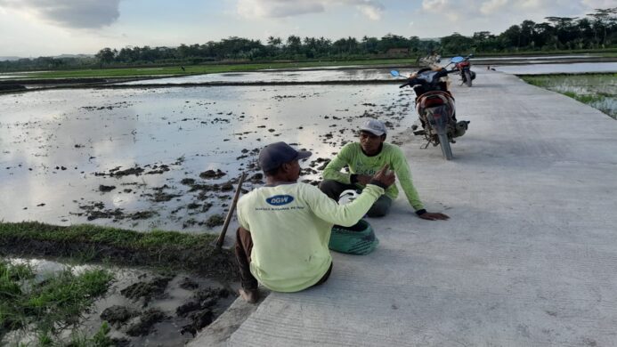warga Bulusari Gandrungmangu senang jalan semula tanah kini berabat beton
