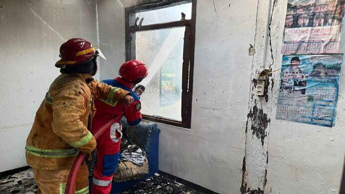 regulator gas bocor satu rumah di maos cilacap dilalap api