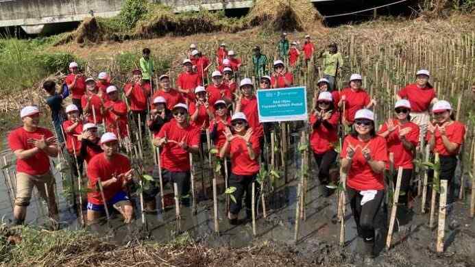 Penanaman Mangrove oleh Karyawan Wings Group (1)