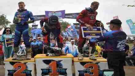 Danrem 071 Wijayakusuma Serahkan Hadiah Kejuaraan Lomba Trail Hiu Selatan