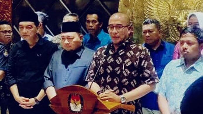 ketua KPU RI berikan permintaan maaf dihadapan media