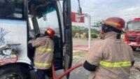 Sebuah Bus Milik Asrama Polisi di Cilacap Terbakar