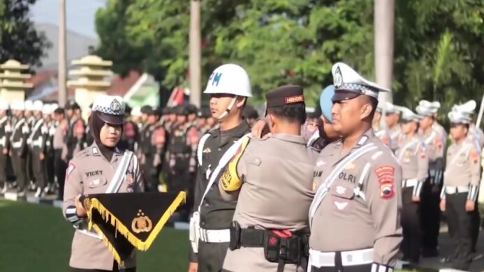 Kepolisian Resor Kota Banyumas gelar apel pasukan operasi patuh candi 2024 di Mapolresta Banyumas pada 15 Juli 2024