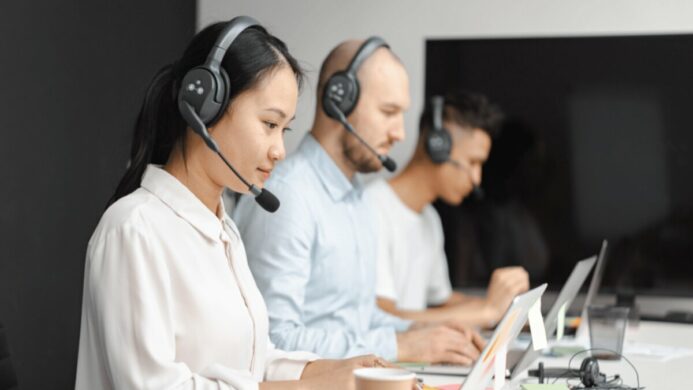 Ilustrasi CRM Call Center Barantum com