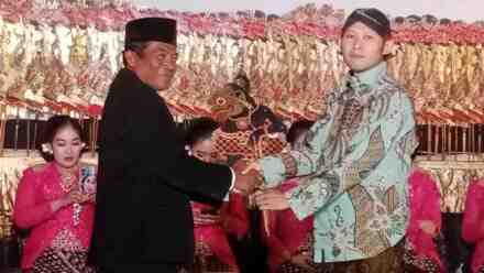 Gelar Budaya Dalam Memetri Bumi, Desa Rawajaya Gelar Wayang Kulit Semalam Suntuk