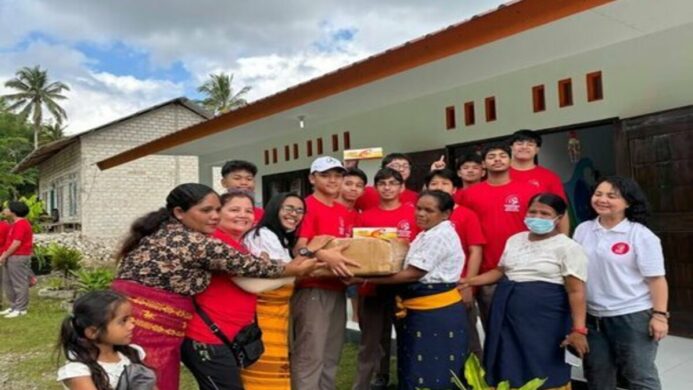 Dokumentasi 11 Siswa BINUS SCHOOL Simprug Bangun Kembali Sekolah di Sumba NTT