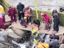 Wisatawan Antusias Mengikuti Grebeg Suran Baturraden 2024