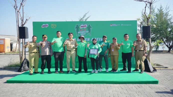 Dokumentasi Penanaman mangrove oleh Nestlé MILO di Pantai Mangunharjo Semarang