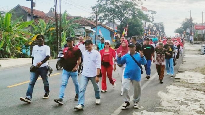 Anggota DPRD Cilacap terlantik, Feriyanto penuhi nadzar jalan kaki