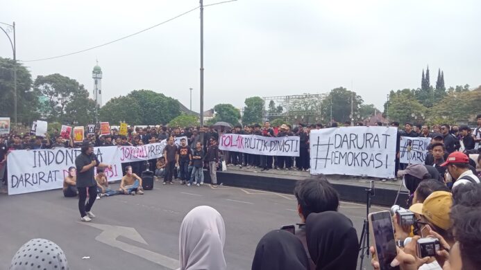 Ratusan mahasiswa di Purwokerto menggelar aksi demo penolakan terhadap revisi UU Pilkada Kamis 22 Agustus 2024