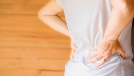 Sakit Pinggang Sebelah Kanan pada Wanita, Waspadai Penyebabnya
