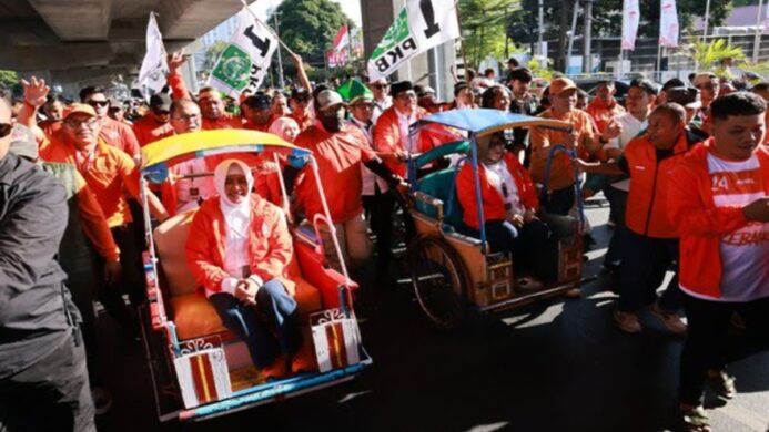 soal danny azhar naik becak ke kpu ini kata ketua relawan perubahan sulsel