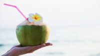 Benarkah Minum Kelapa Muda saat Haid Bisa Membuat Darah Banyak?