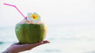 Benarkah Minum Kelapa Muda saat Haid Bisa Membuat Darah Banyak?
