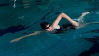 Apakah Boleh Berenang saat Haid? Ini Mitos dan Faktanya!