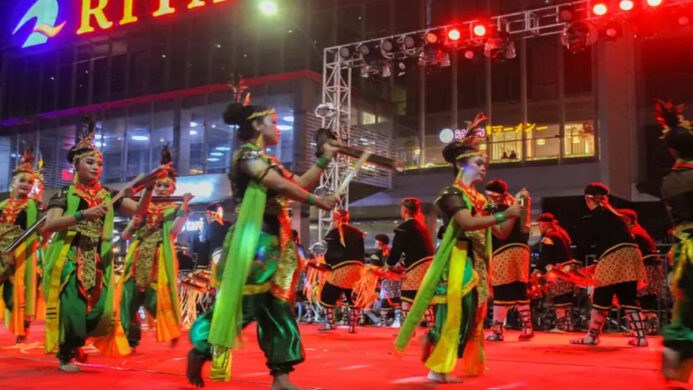 Festival Kenthongan Banyumas digelar di Alun alun Purwokerto pada Jumat 6 September 2024 malam