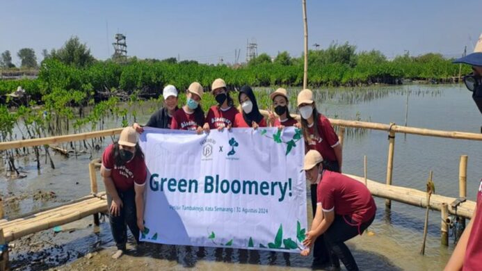 Bloomery Patisserie Tanam Mangrove X LindungiHutan & Kelompok CAMAR