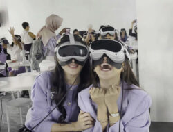 Serasa di Barisan Terdepan! Primeskills dan AMG Bawa Kamu Nonton BTS Pakai VR di BSTARVERSE