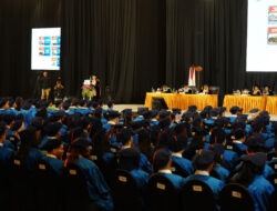 Wisuda 70 BINUS @Malang: Kisah Anak Guru yang Berhasil Membiayai Kuliah Sendiri Hingga Wisuda