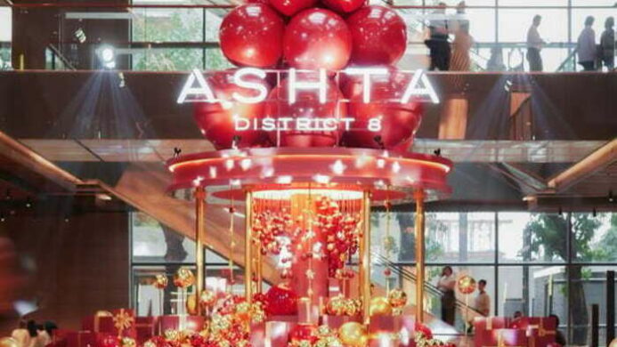 ASHTA District 8 Glimmering Noël