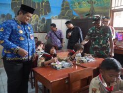 Pj Bupati Cilacap Pantau Distribusi Makan Bergizi Gratis di Sekolah