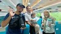KAI Pastikan Layanan Optimal Selama Libur Panjang, Dirut KAI Sapa Pelanggan di Kereta Joglosemarkerto