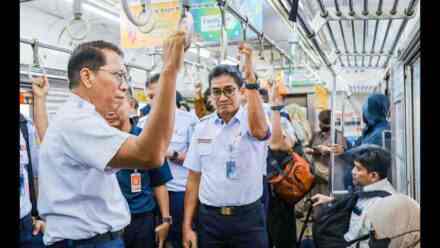 Dirut KAI Tinjau Pelaksanaan Layanan Kartu Disabilitas di Stasiun Manggarai