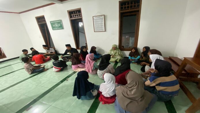 Menghidupkan Cahaya Al-Qur'an di Dusun Pesahangan: Refleksi Program TPQ oleh Mahasiswa KKN Universitas Peradaban