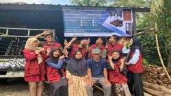 Mahasiswa KKN Universitas Peradaban Ikut Mendorong UMKM Dalam Meningkatkan Penjualan dengan Pembuatan Baner Sebagai Media Pemasaran