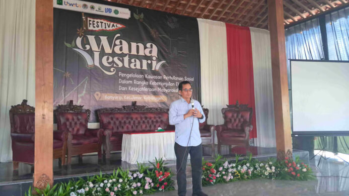 Potret Direktur Program Yayasan KEHATI Rony Megawanto