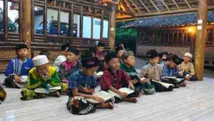 Safari Ramadhan Rumah Baca Mahardhika, Kunjungi 2 Panti Asuhan