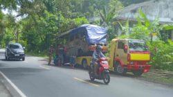 Evakuasi Mikro Bus Yang Terbakar di Jalan Raya Purwokerto Patikraja