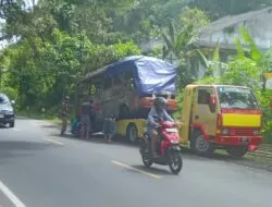 Evakuasi Mikro Bus Yang Terbakar di Jalan Raya Purwokerto Patikraja