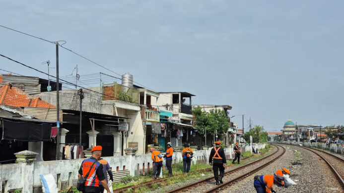 Dokumentasi Bersih Lintas Jalur KA Antara Stasiun Surabaya Pasar Turi – Stasiun Kandangan
