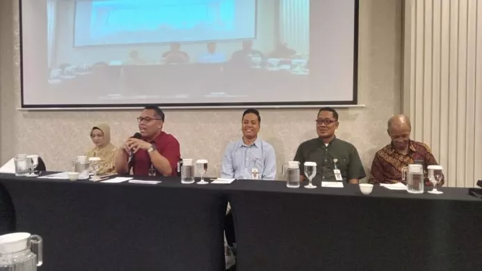 Ketua KPID Jateng saat memberikan sambutan dalam kegiatan pelatihan peningkatan SDM pada Selasa 29 April 2025 (Foto Asep)