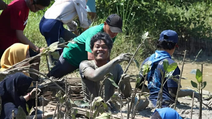 Merayakan Hari Buruh LindungiHutan Hargai Petani Pohon Sebagai Pahlawan Hijau