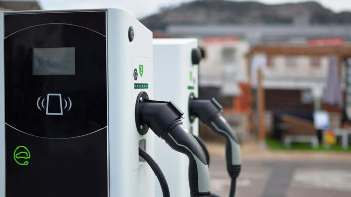 Optimalisasi Charging Station: Tantangan dan Peluang dalam Pengembangan Energi Berkelanjutan