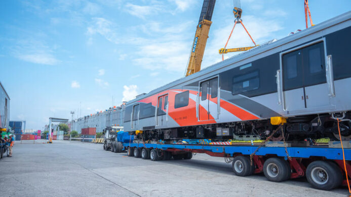 Pelindo Solusi Logistik Lanjutkan Mobilisasi Gerbong KRL