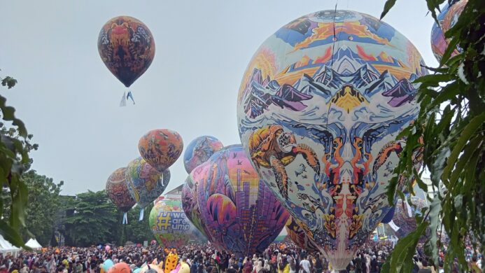 Puluhan balon udara diterbangkan dalam Festival Balon Udara UMP pada Minggu 25 Mei 2025 (Foto Asep)