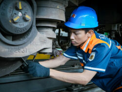 Peran Vital Petugas Daily Check Sarana di Stasiun: Menjamin Keselamatan dan Kenyamanan Perjalanan Kereta Api