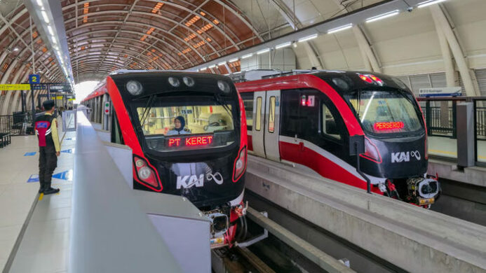 LRT Jabodebek Pastikan Kereta Siap (2)