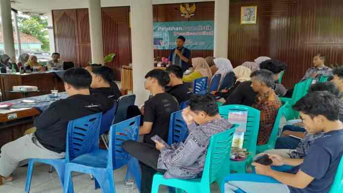 Pemuda Pemudi Desa Hanum ikuti Kegiatan Pelatihan Jurnalistik di Balai Desa Hanum, Kecamatan Dayeuhluhur, Kabupaten Cilacap